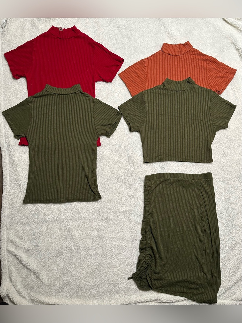 BUNDLE Let’s Gym Red, Orange, & Green Crop tops and Green skirt, Large Like New